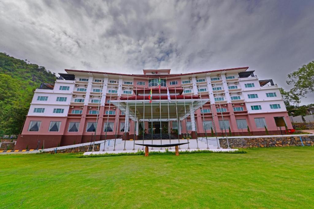 Royal Taunggyi Hotel Exteriör bild