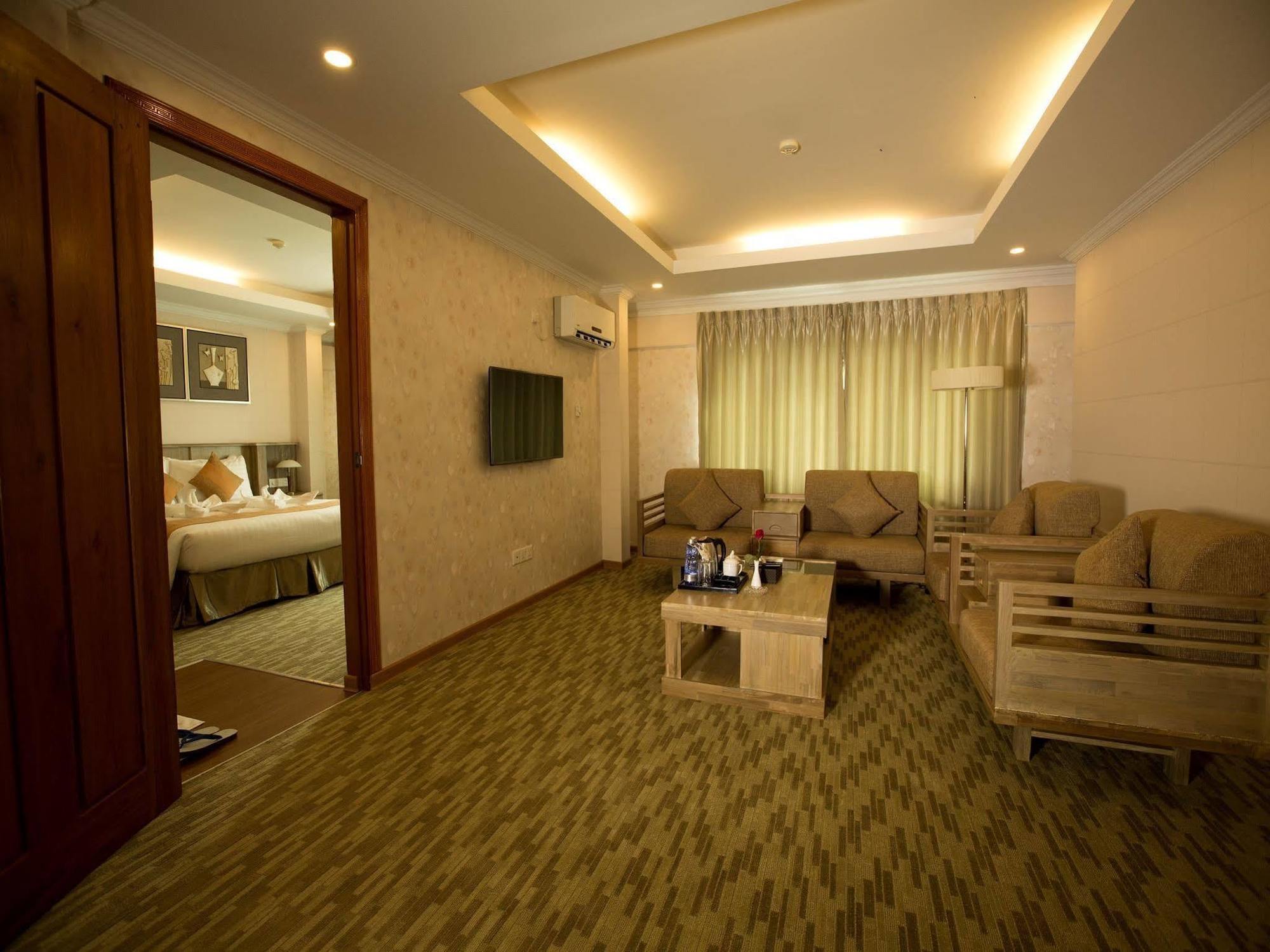 Royal Taunggyi Hotel Exteriör bild