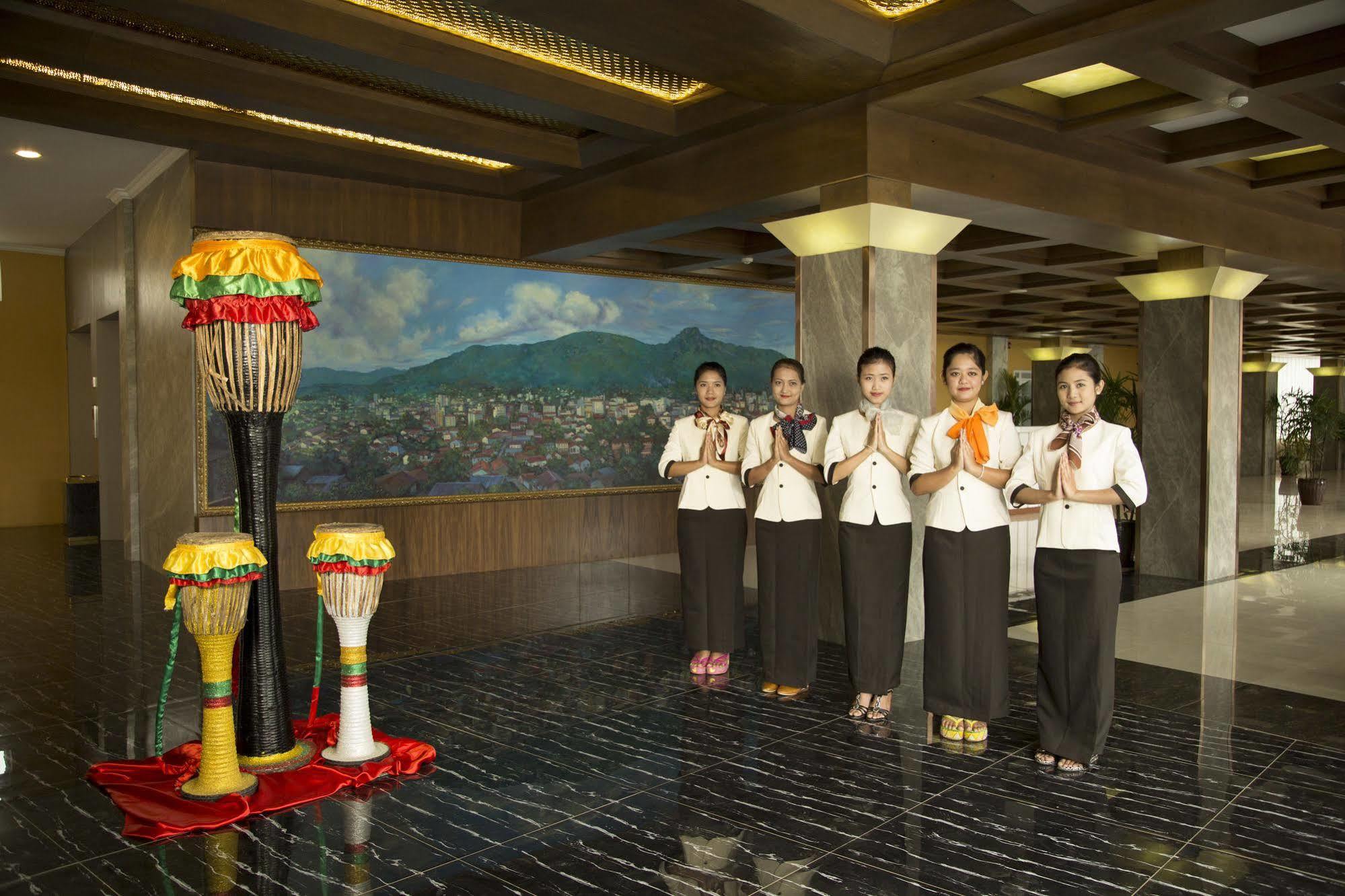 Royal Taunggyi Hotel Exteriör bild