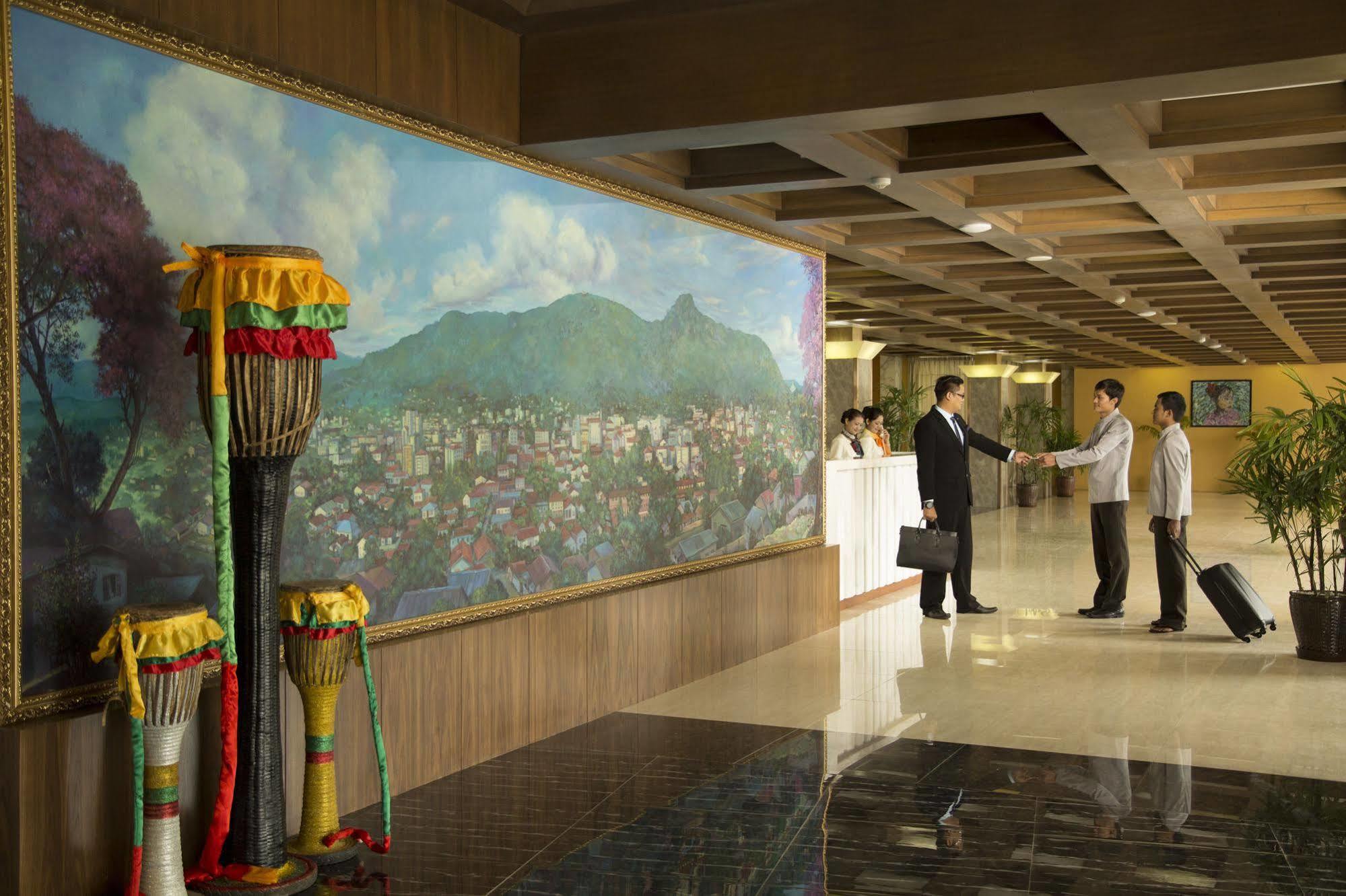 Royal Taunggyi Hotel Exteriör bild